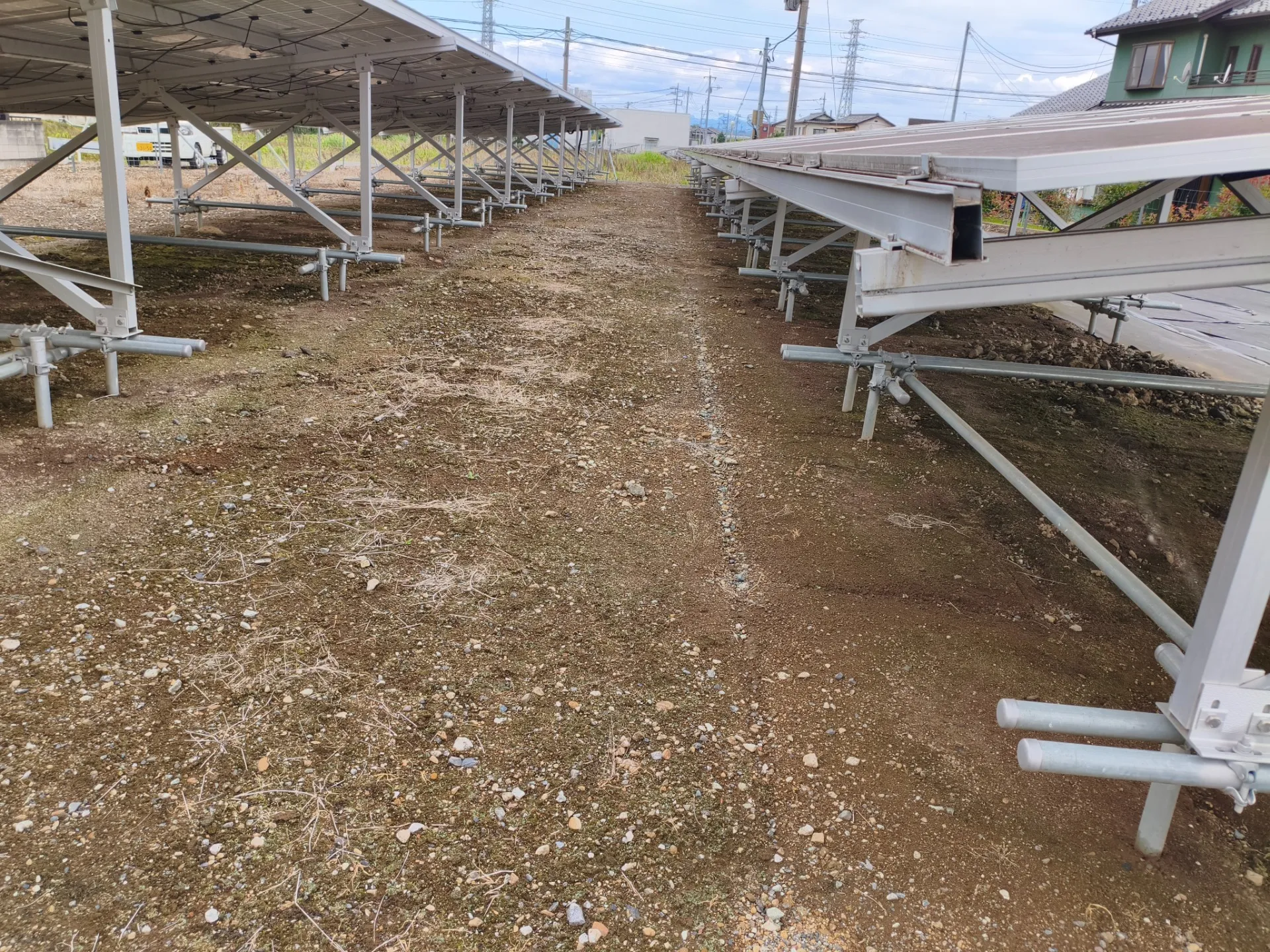藤岡の太陽光発電所 除草剤管理後の定期巡回