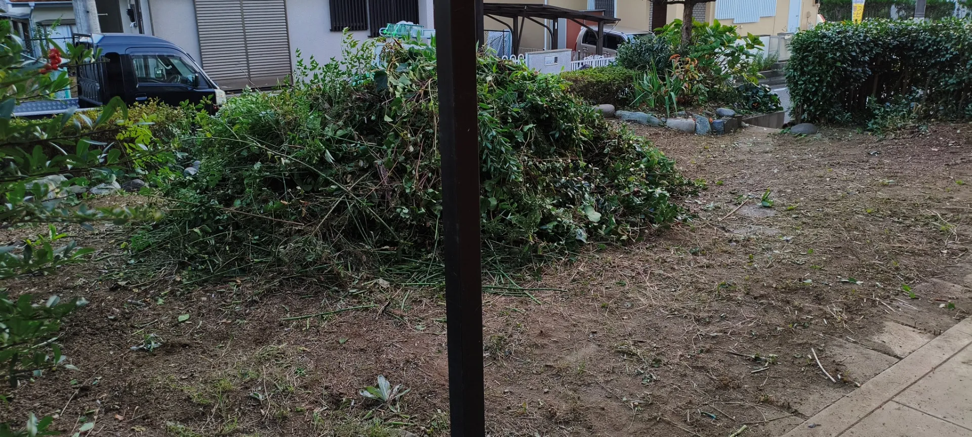 高崎市でお庭の草刈り・草むしり・植木の整理を行いました
